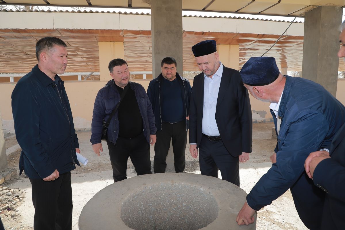 Вақф фонди раҳбарияти Қорақалпоғистондаги “Султон Увайс” ва “Абдуллоҳ Норинжоний” зиёратгоҳларига ташриф буюрди